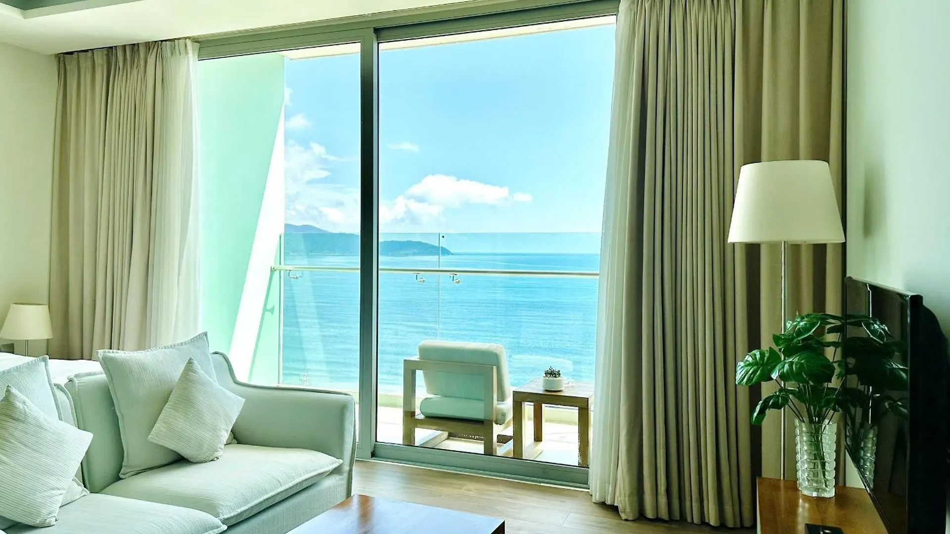 Ocean View Lux Stu In A La Carte Da Nang Aparthotel 0*,  Vietnam
